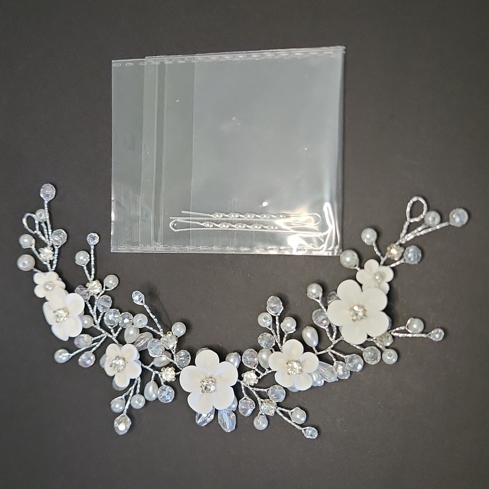 Elegant Floral Hair Vine